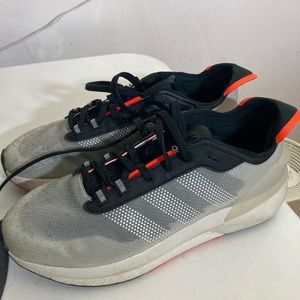 Adidas avryn sneakers (M7 / W8)